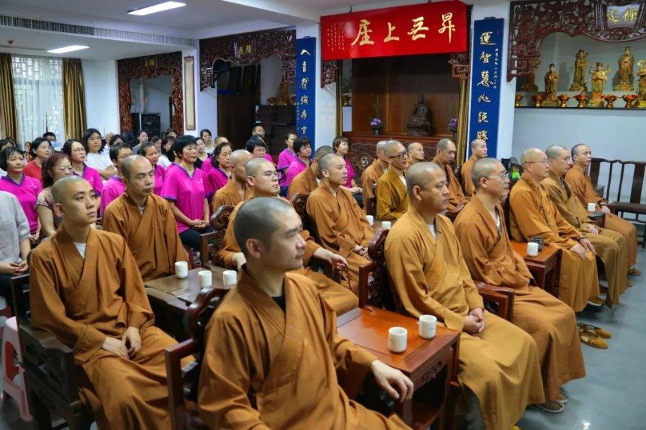 这是警察